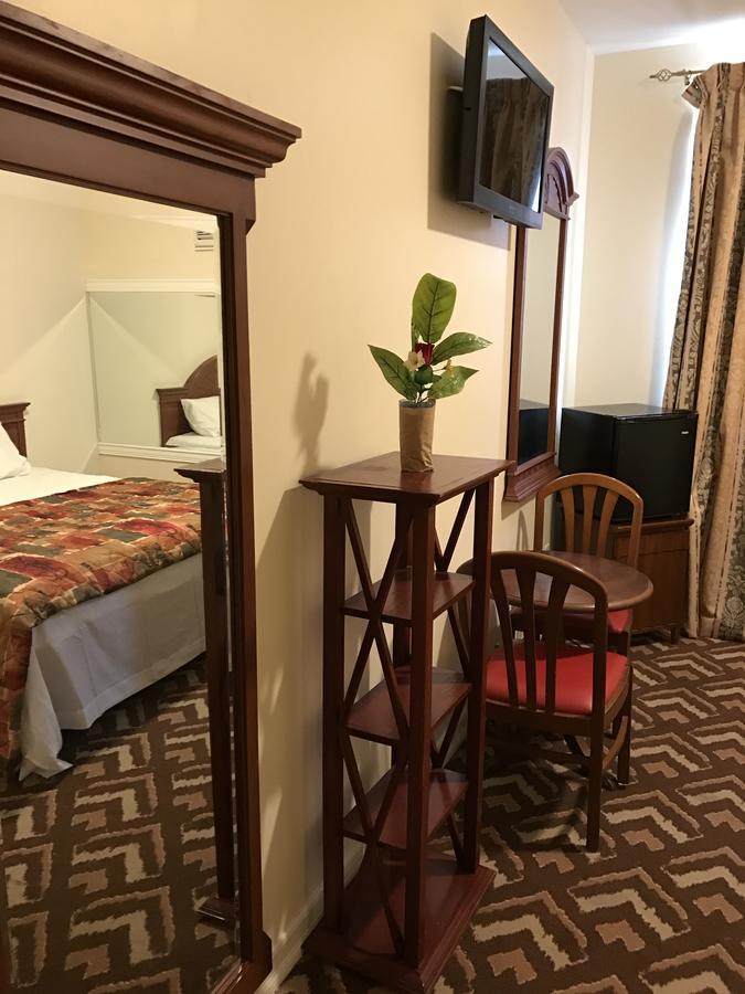 Waterbury Big Apple Motel Bagian luar foto