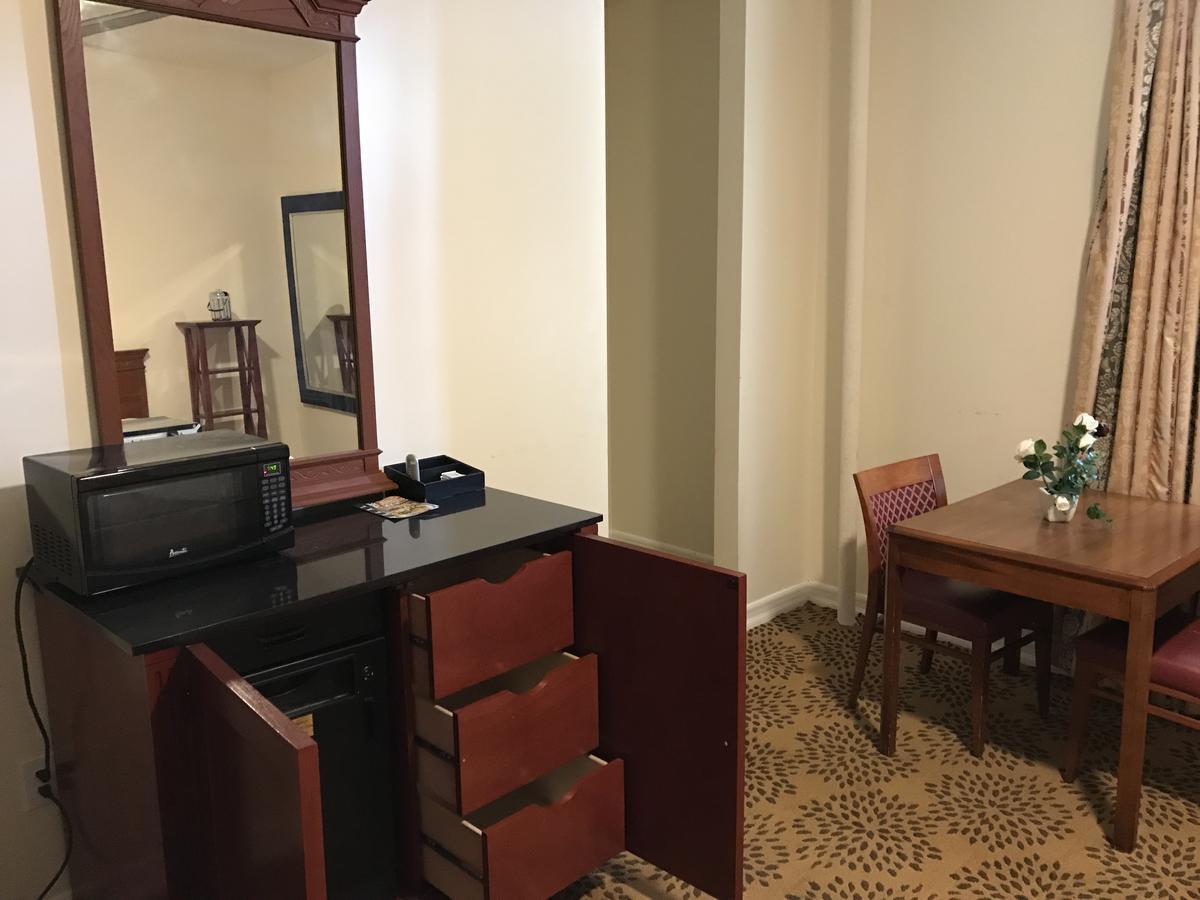 Waterbury Big Apple Motel Bagian luar foto