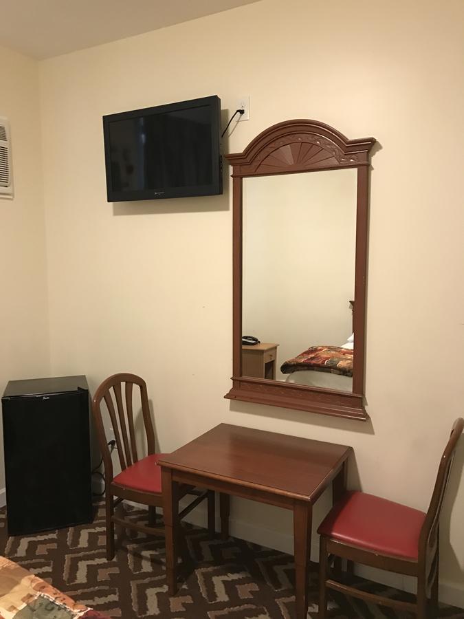 Waterbury Big Apple Motel Bagian luar foto