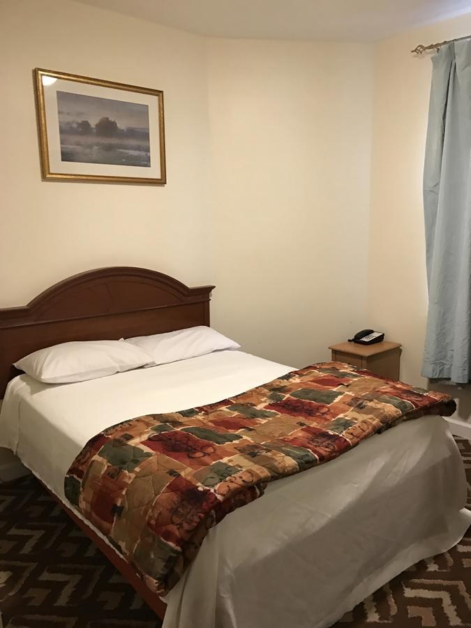 Waterbury Big Apple Motel Bagian luar foto