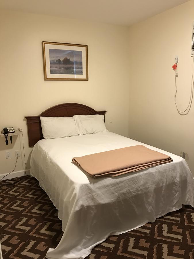 Waterbury Big Apple Motel Bagian luar foto