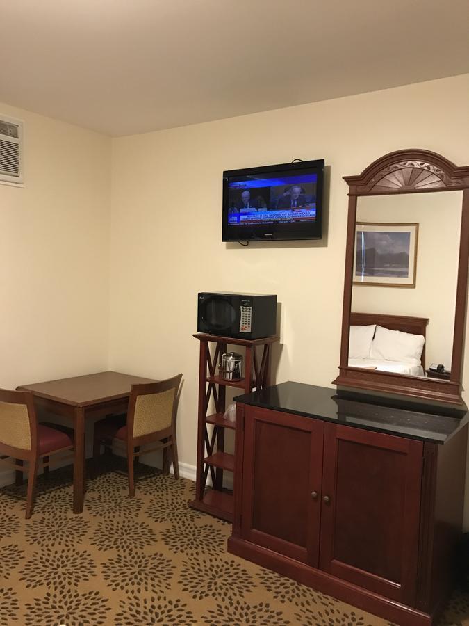 Waterbury Big Apple Motel Bagian luar foto