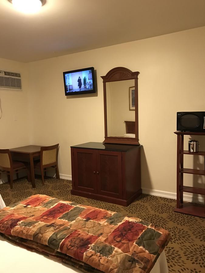 Waterbury Big Apple Motel Bagian luar foto